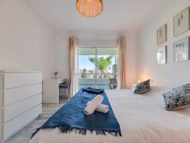 Apartamento con 3 Dormitorios  en Guadalmina Baja