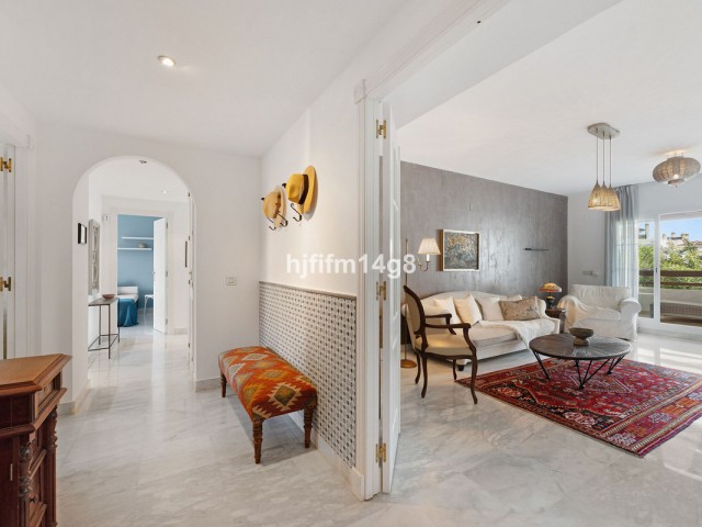 2 Bedrooms Apartment in San Pedro de Alcántara