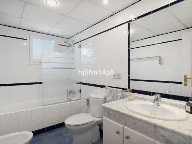 2 Bedrooms Apartment in San Pedro de Alcántara