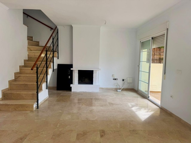 3 Schlafzimmer Reihenhaus in Nueva Andalucía