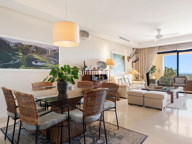 2 Bedrooms Apartment in Benahavís