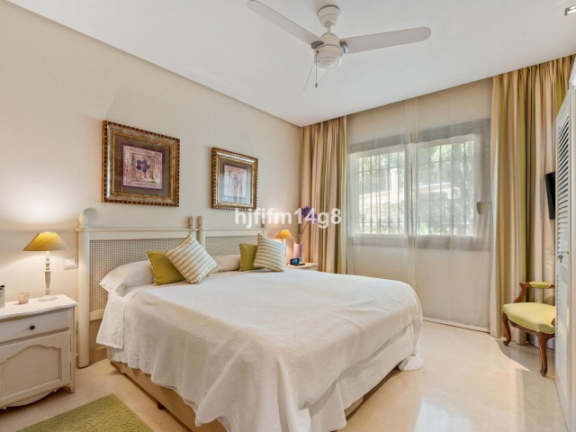 2 Bedrooms Apartment in Benahavís