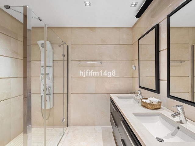 2 Bedrooms Apartment in Benahavís