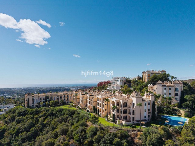 2 Bedrooms Apartment in Benahavís