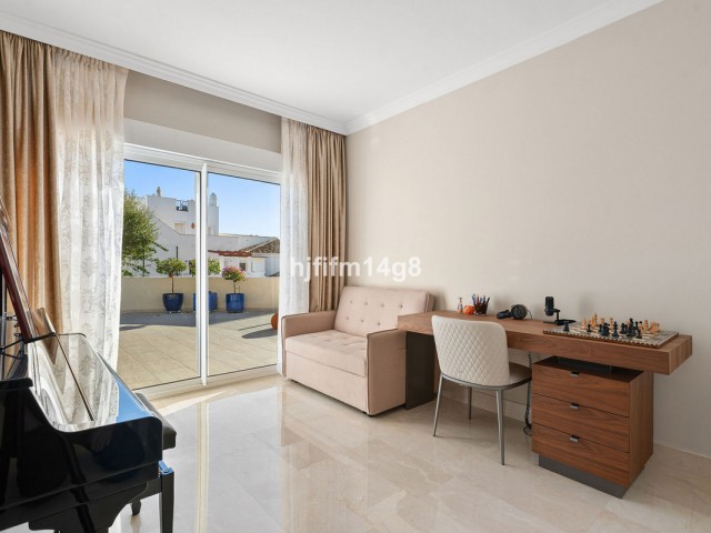 Penthouse in Nueva Andalucía
