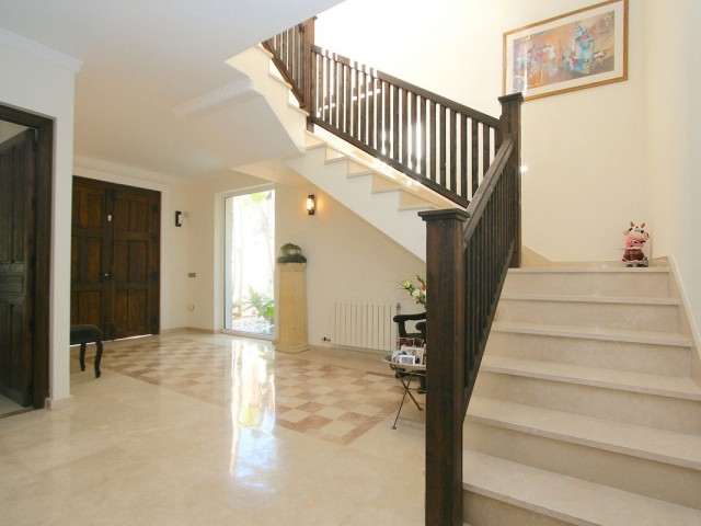 5 Bedrooms Villa in Mijas