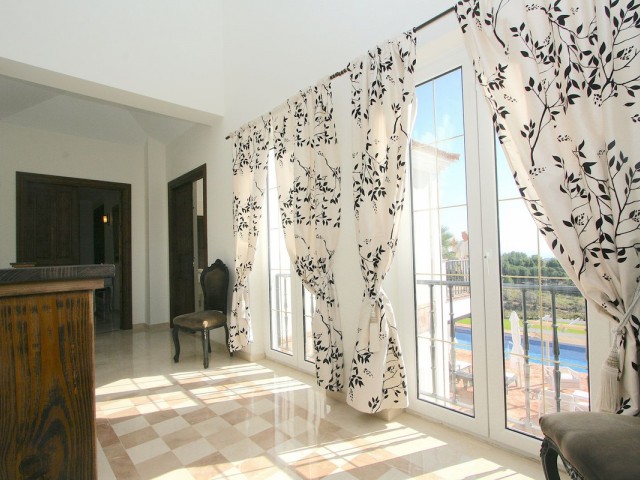 5 Bedrooms Villa in Mijas