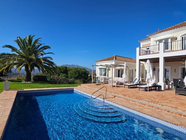 4 Bedrooms Villa in Mijas