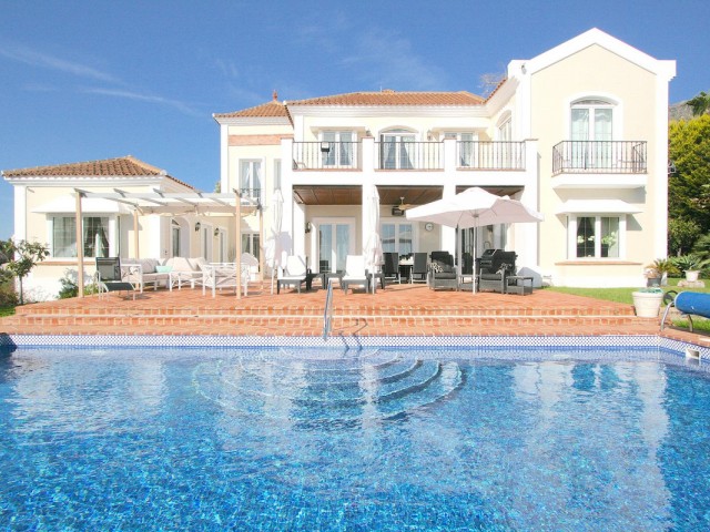 4 Bedrooms Villa in Mijas
