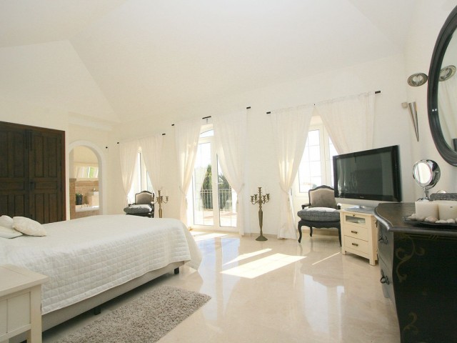 4 Bedrooms Villa in Mijas