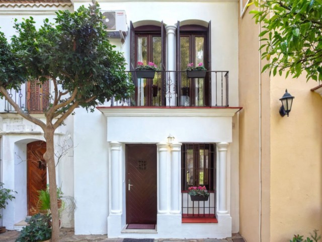 Maison mitoyenne avec 2 Chambres  à Estepona