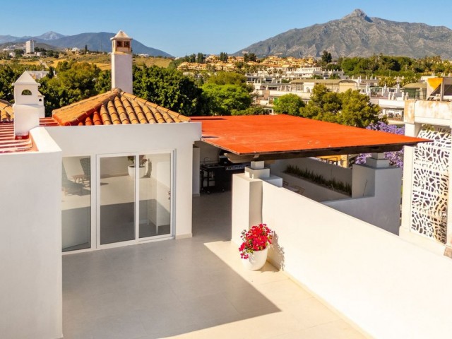 4 Schlafzimmer Apartment in Nueva Andalucía