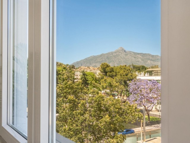 4 Schlafzimmer Apartment in Nueva Andalucía