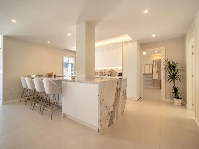 4 Schlafzimmer Apartment in Nueva Andalucía