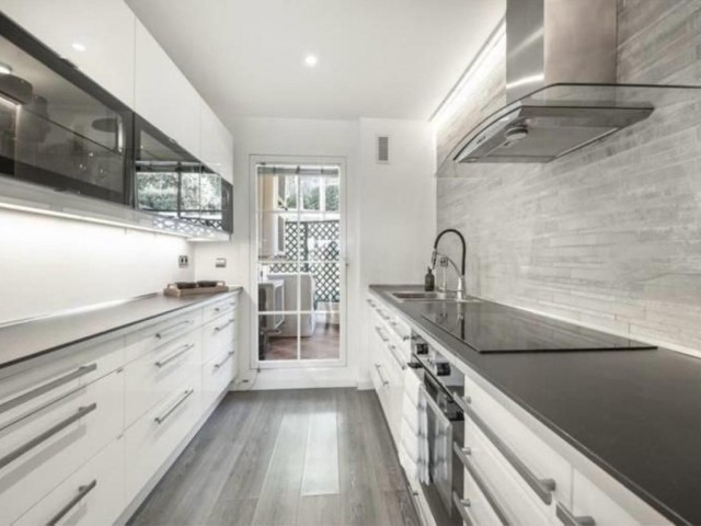 2 Schlafzimmer Apartment in Nueva Andalucía