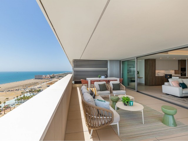 Apartamento con 4 Dormitorios  en Málaga Centro