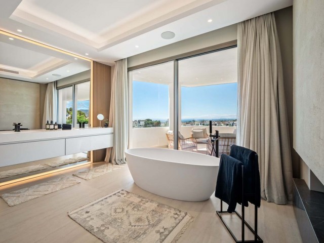 4 Schlafzimmer Villa in Nueva Andalucía