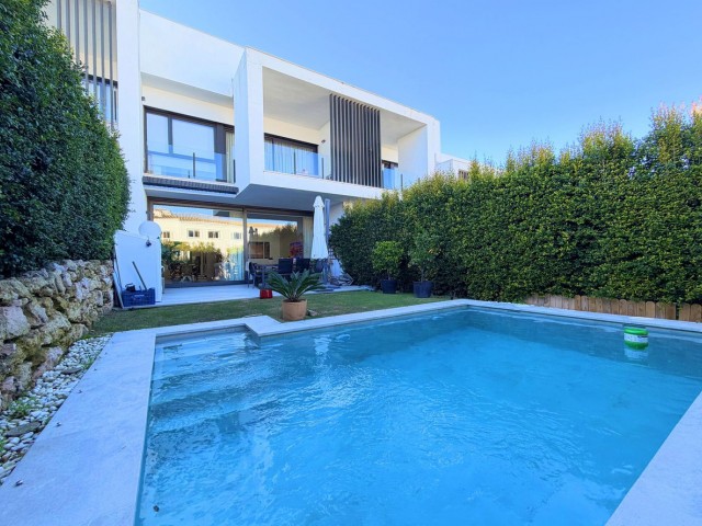 Rijtjeshuis, San Roque, R5224378