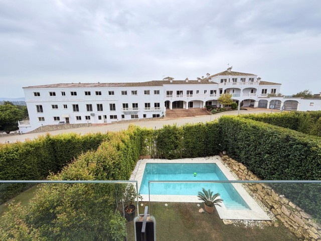 Adosado con 3 Dormitorios  en San Roque