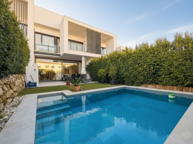 Rekkehus, San Roque, R5224378