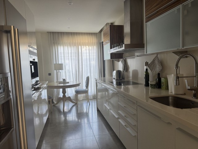 Appartement avec 3 Chambres  à Estepona