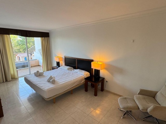 Apartamento con 3 Dormitorios  en Miraflores