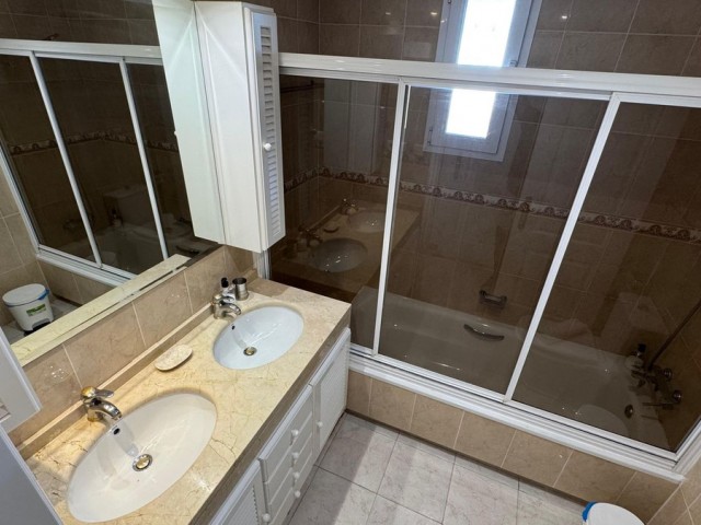 Apartamento con 3 Dormitorios  en Miraflores