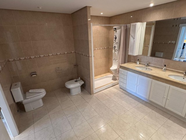 Apartamento con 3 Dormitorios  en Miraflores