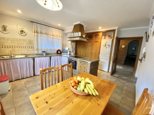 4 Bedrooms Villa in Benahavís