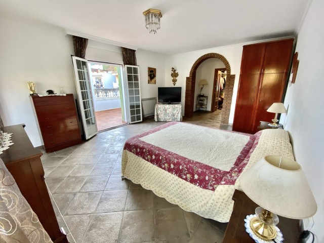 4 Bedrooms Villa in Benahavís