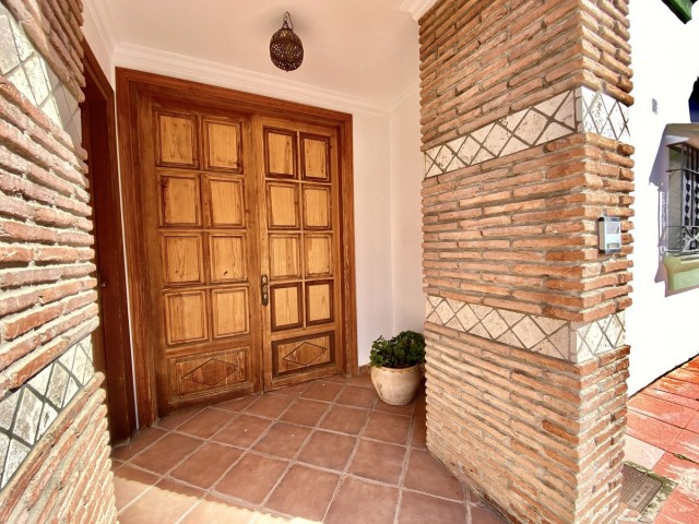 4 Bedrooms Villa in Benahavís