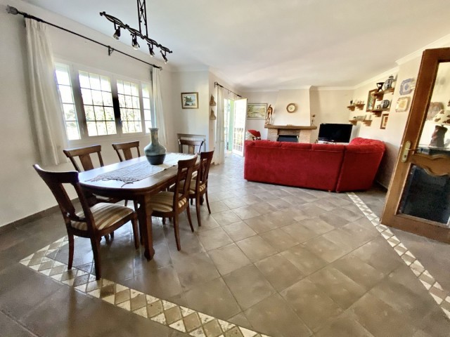 4 Bedrooms Villa in Benahavís