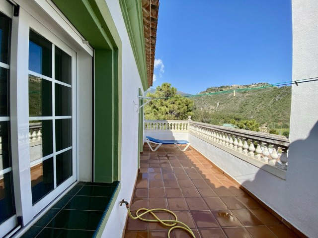 4 Bedrooms Villa in Benahavís