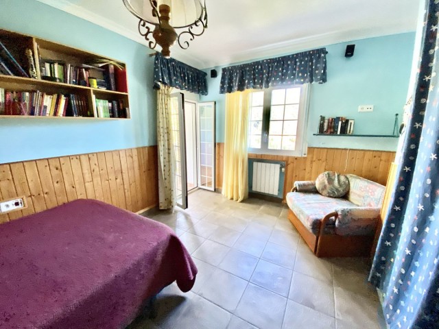 4 Bedrooms Villa in Benahavís