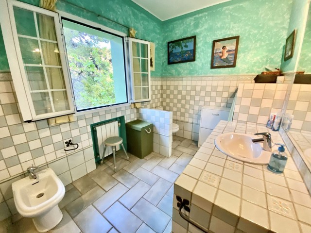 4 Bedrooms Villa in Benahavís