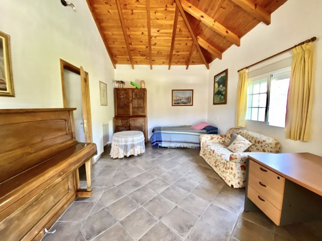 4 Bedrooms Villa in Benahavís