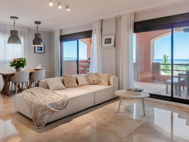 Adosado con 4 Dormitorios  en El Paraiso