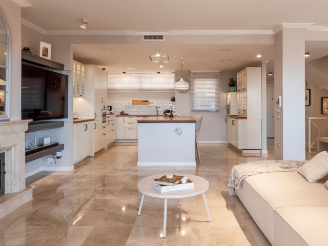 Adosado con 4 Dormitorios  en El Paraiso