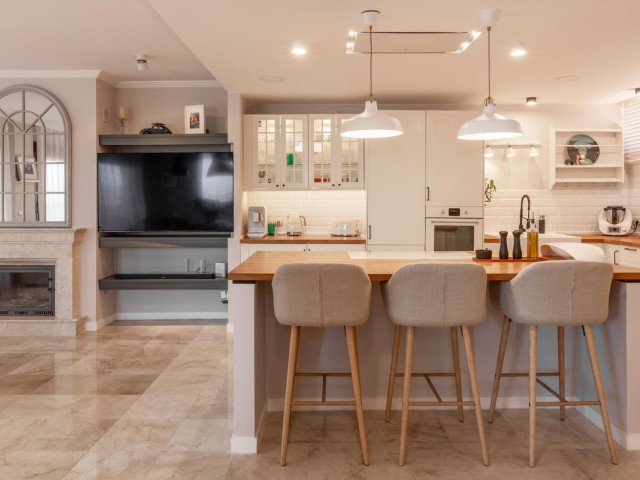 Adosado con 4 Dormitorios  en El Paraiso