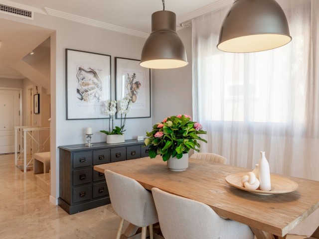 Adosado con 4 Dormitorios  en El Paraiso