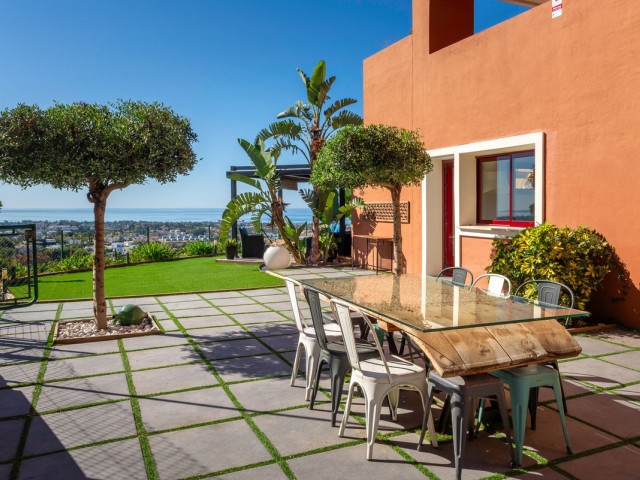 Adosado con 4 Dormitorios  en El Paraiso