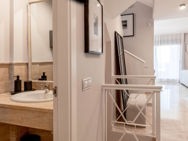 Adosado con 4 Dormitorios  en El Paraiso