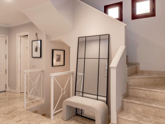 Adosado con 4 Dormitorios  en El Paraiso