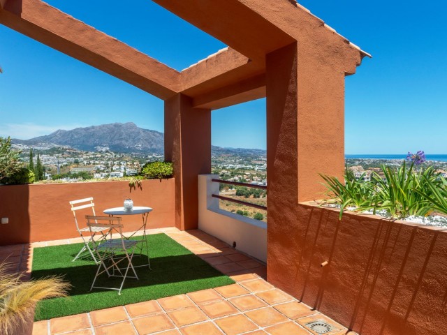 Adosado con 4 Dormitorios  en El Paraiso