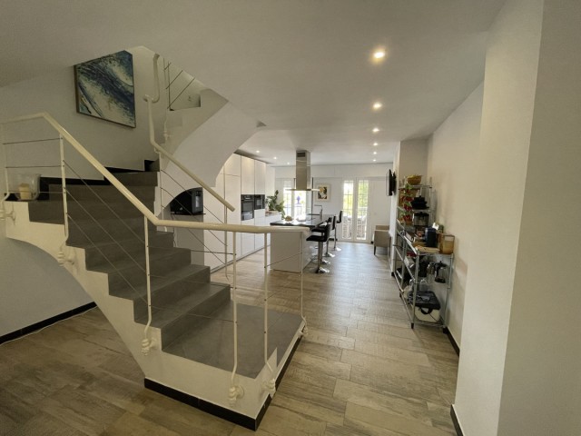 Maison mitoyenne avec 2 Chambres  à Nueva Andalucía