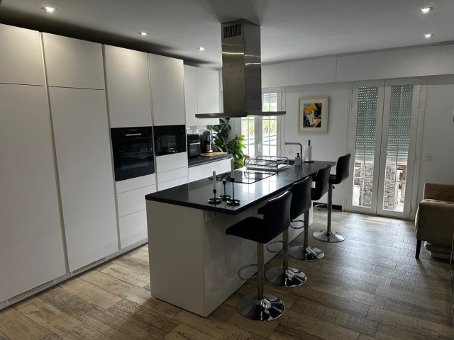 Maison mitoyenne avec 2 Chambres  à Nueva Andalucía