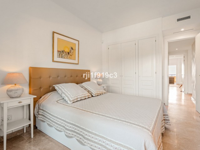 Apartamento con 2 Dormitorios  en Elviria