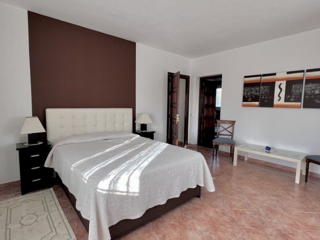 Villa con 4 Dormitorios  en Guadalmina Alta