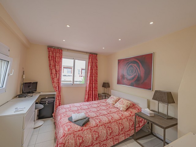 Maison mitoyenne avec 5 Chambres  à Marbella