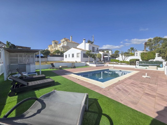 Villa avec 3 Chambres  à Estepona
